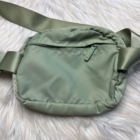 GAIAM Belt Bag Sage Green One Size - Picture 5 of 6